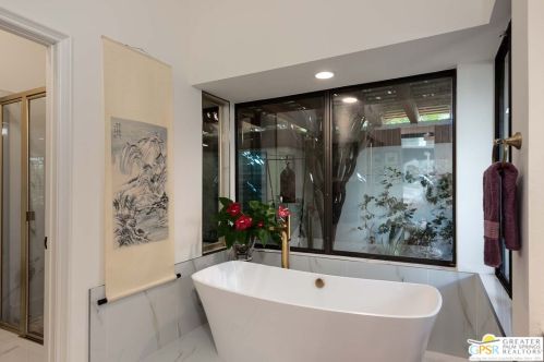 4 Vista Loma Dr, Rancho Mirage CA  92270-2959 exterior