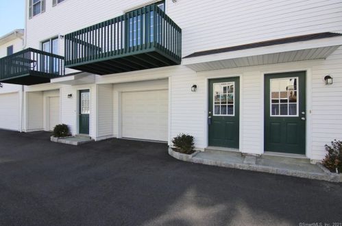 14 Dora St, Stamford CT  06902-9407 exterior