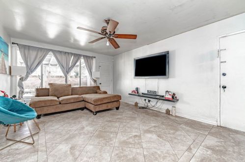 44034 Date Ave, Lancaster CA 93534-4425 exterior