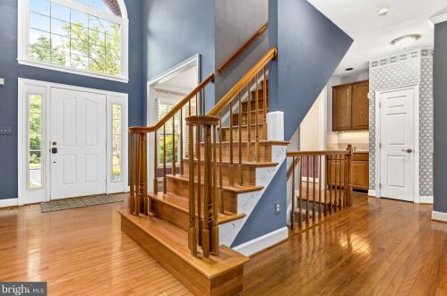 8006 Middlewood Pl, Springfield VA  22153-1928 exterior