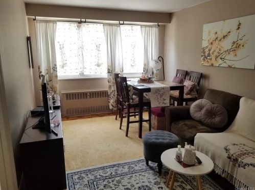 33 Barker Ave, White Plains, NY 10601-1604