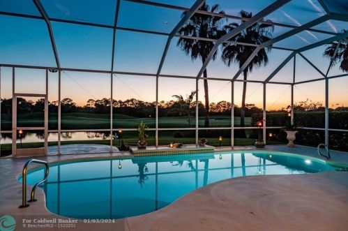 1525 79th Ave, Vero Beach FL  32966-1261 exterior