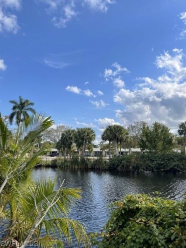 1034 6th Ln, Naples, FL 34102-8101