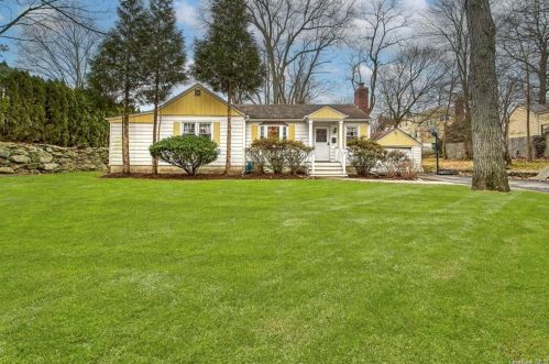 205 Haviland Ln, White Plains NY  10605-3020 exterior