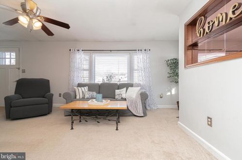 13 Thorn St, Magnolia, DE 19962-6207