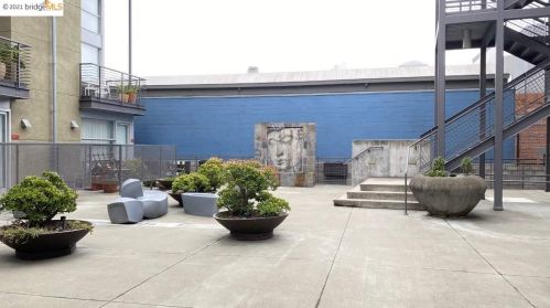 1007 41st St, Oakland CA 94608-3772 exterior