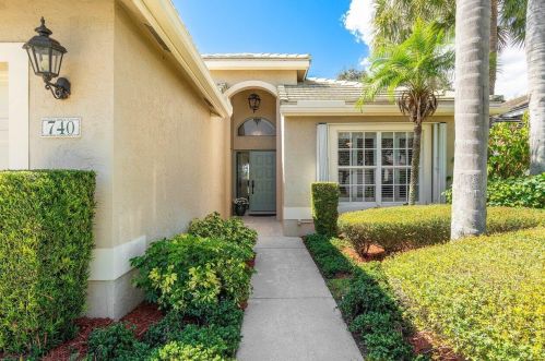 740 Clearbrook Park Cir, Delray Beach, FL 33445-8746
