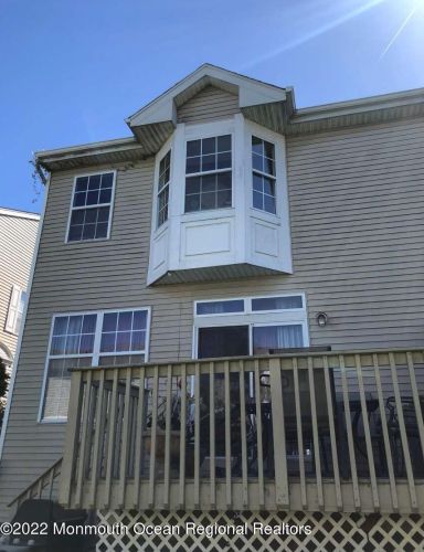 12 Austin St, Tinton Falls, NJ 07712-7758