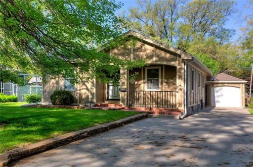 3840 52nd St, Des Moines, IA 50310-1816