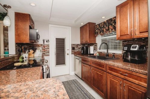 6833 Lingo Ct, New Port Richey, FL 34653-2921