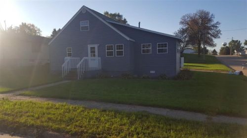 411 1st St, Monona, IA 52159-8222