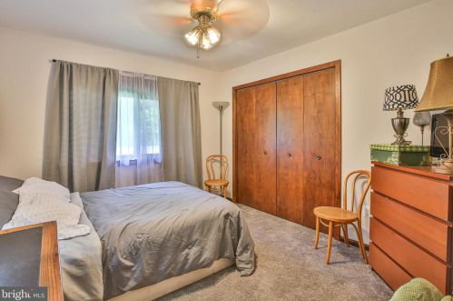 2327 Contest Ln, Haymarket VA  20169-1209 exterior