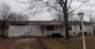 106 Shelby Ct, Columbia, TN 38401-5404