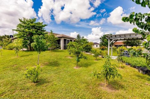 4212 10th St, Lehigh Acres, FL 33976-2708