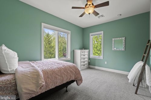 17621 Stonegait Ct, Round Hill VA  20141-2264 exterior