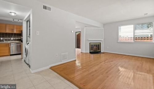 10679 Spring Oak Ct, Springfield VA  22015-2214 exterior