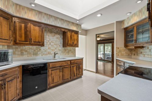 12890 Scarborough Ct, Waukesha WI  53151-6128 exterior