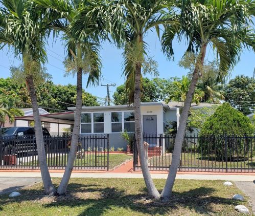 4995 1st Ave, Hialeah, FL 33013-1401