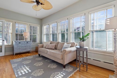 6162 Washington Cir, Milwaukee WI 53213-2472 exterior