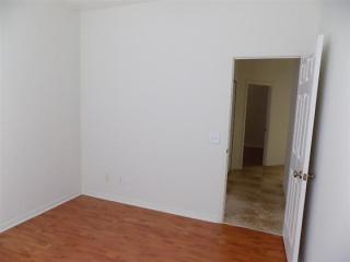 327 Londonderry Dr, Sarasota, FL 34240-7916