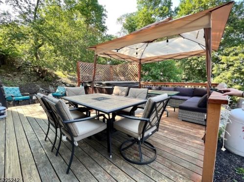 28 Wildwood Shores Dr, Hopatcong NJ  07843-1923 exterior