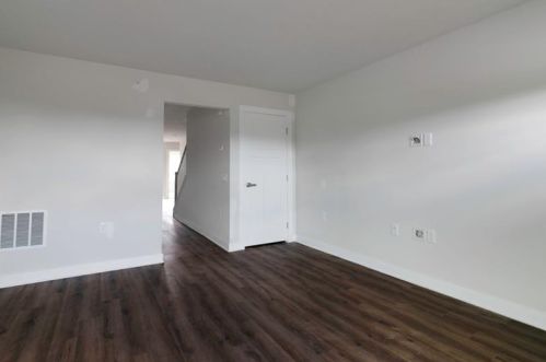 270 Smith Ln, Beaver Falls, PA 15010-1238