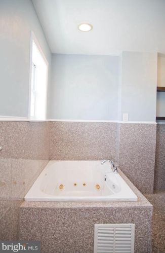 726 24 St, Philadelphia PA 19146-2540 exterior