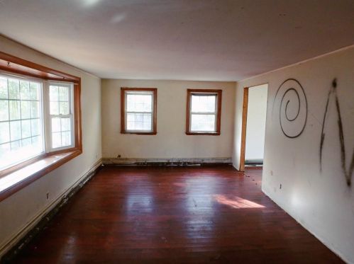 322 Station St, Coventry, RI 02816-8456