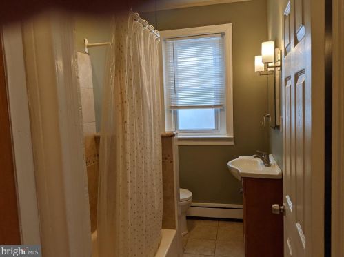 220 Holstein St, Norristown PA  19405-1418 exterior