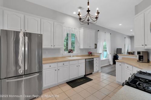 11 Dawnwinds Ct, Lakewood NJ  08701-7517 exterior