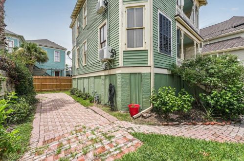 313 14, Galveston TX 77550-8226 exterior