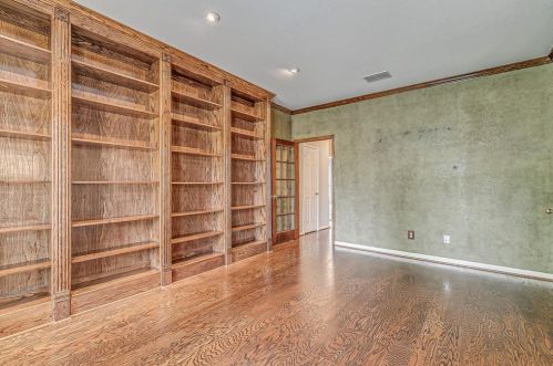 1800 Southwicke Dr, Lewisville TX  75022-8430 exterior