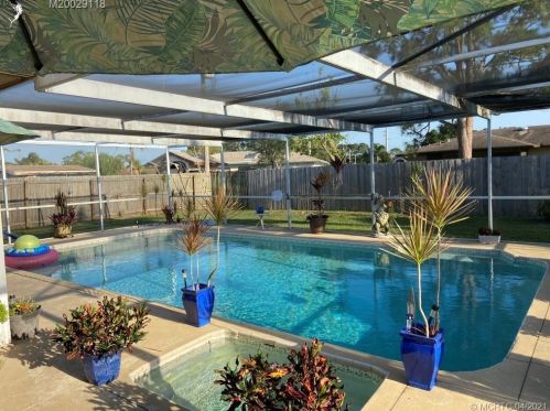 112 Ewing Ave, Fort Pierce, FL 34983-2523