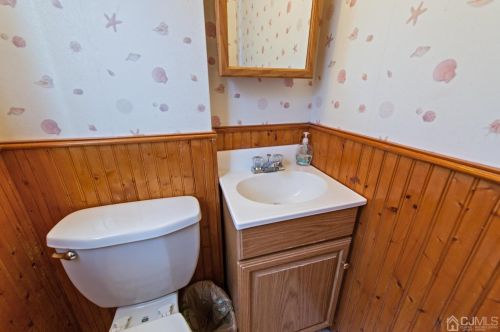 291 Park Dr, Woodbridge NJ  07095-0020 exterior