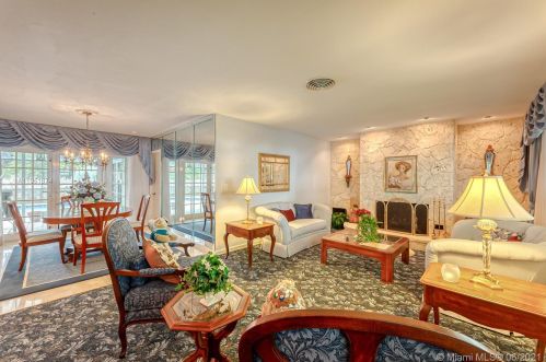 7440 Twin Sabal Dr, Hialeah FL  33014-2529 exterior