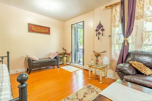 1847 Barnes Ave, Bronx NY  10462-3607 exterior