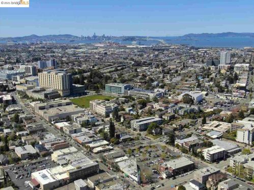 4221 Gln Ave, Oakland CA 94611-4349 exterior