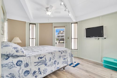 406 Eisenhower Ave, Pelican Island NJ  08751-1625 exterior