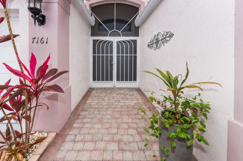7161 Catania Dr, Boynton Beach, FL 33472-7364