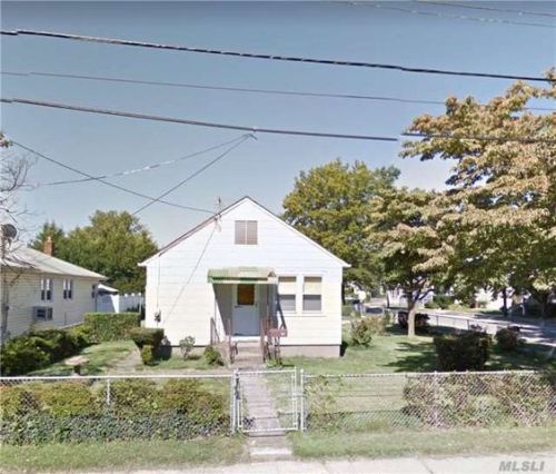 41 3rd St, Floral Park, NY 11003-2931