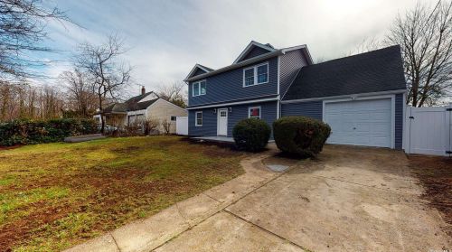 7 Juniper Ln, Westbury, NY 11590-4055