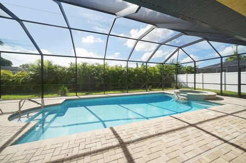 1502 38th St, Cape Coral, FL 33914-2628