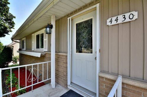 4430 36th St, Milwaukee, WI 53221-2004