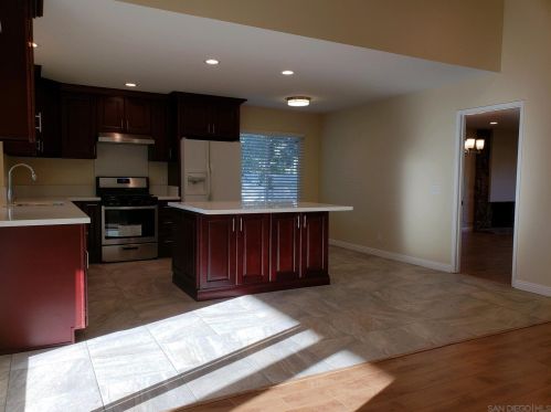 802 Appleridge Dr, Encinitas CA  92024-4701 exterior