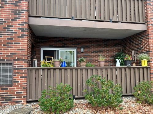 101 Woodstone Ln, New Kensington, PA 15068-4646