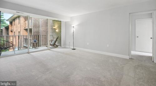 1525 Northgate Sq, Herndon, VA 20190-3761