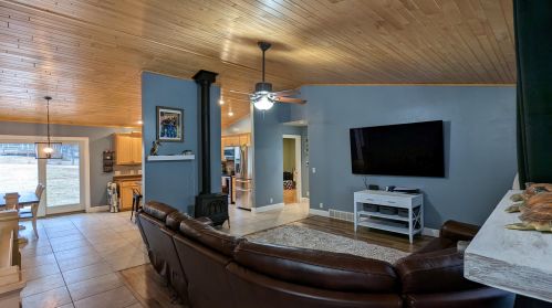 1411 Meadowbrook Dr, Cleveland WI  53015-1475 exterior