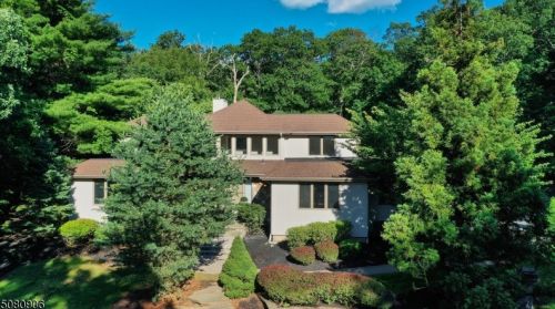 29 Deer Path Cir, Green Brook, NJ 08812-2050