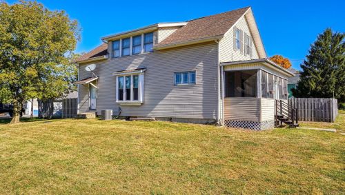 63 Center St, Carroll, OH 43112-9004