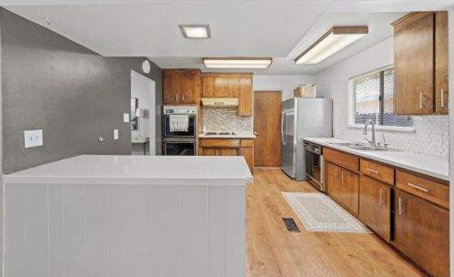 1012 Cottonwood St, Woodland CA  95695-4317 exterior